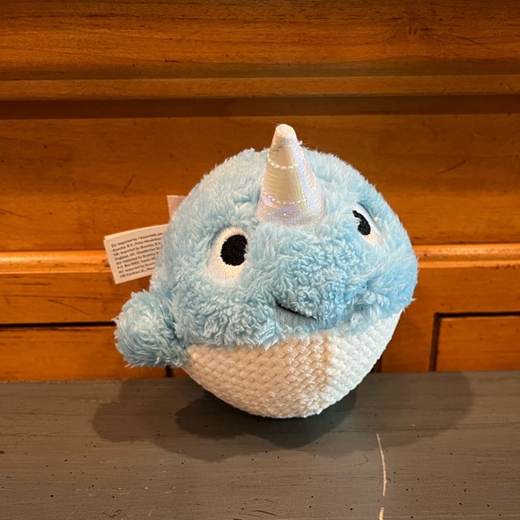 NEW Scentsy Narwhal Bitty Buddy Very Merry Cranberry - Picture 4 of 6